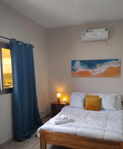 Ένα ή περισσότερα κρεβάτια σε δωμάτιο στο "Au 4ème Ciel" Refuge Librevillois Calme et Cosy 1chbre 4e étage avec ascenseur Près de l'aéroport