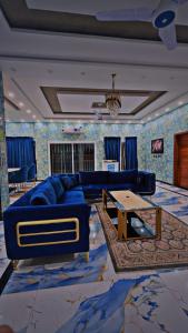 Postel nebo postele na pokoji v ubytování luxury villa in murree for families and couples + 94 fotografií