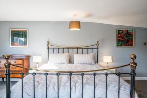 Ένα ή περισσότερα κρεβάτια σε δωμάτιο στο The Knoll, Alderton