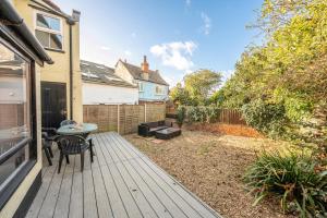 Κήπος έξω από το The Knoll, Alderton