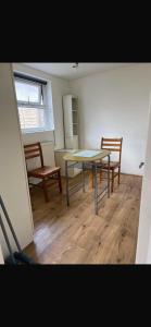 Φωτογραφία από το άλμπουμ του Room in studio with kitchenette and bathroom σε Feltham +1 φωτογραφίες