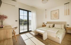 Postel nebo postele na pokoji v ubytování Awesome Home In Nova Vas + 41 fotografií