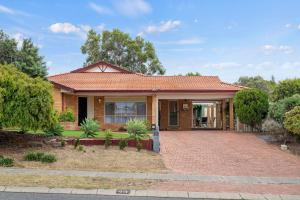 El edificio en el que está la casa vacacional