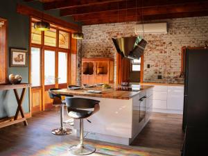 Η κουζίνα ή μικρή κουζίνα στο La Pension Guest House