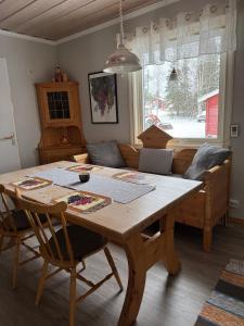 Χώρος καθιστικού στο Entire home in Muodoslompolo