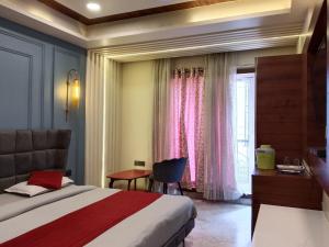 Postel nebo postele na pokoji v ubytování Hotel satpura inn + 8 fotografií