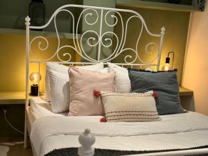 Ένα ή περισσότερα κρεβάτια σε δωμάτιο στο Heart of Cascais Cozy 2BR Ideal for NYE