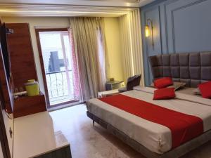 Postel nebo postele na pokoji v ubytování Hotel satpura inn