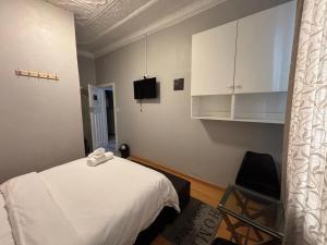 TV a/nebo společenská místnost v ubytování The Tranquil Golden Retreat