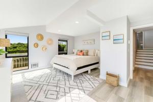 Khu vực ghế ngồi tại Coastal Tee Lodge by Sonoma Stays - Ocean Views