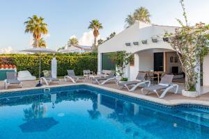 Swimmingpoolen hos eller tæt på Villa Gum