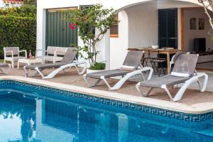 Swimmingpoolen hos eller tæt på Villa Gum