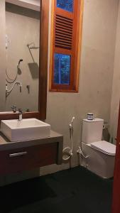 Ένα μπάνιο στο Вилла с бассейном и видом на рисовые поля и джунгли