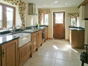 Köök või kööginurk majutusasutuses Two Bridge Cottage