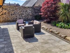 Aed väljaspool majutusasutust West End Lodge