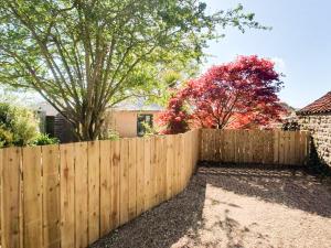 Aed väljaspool majutusasutust West End Lodge +10 fotot