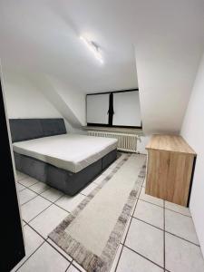 Una cama o camas en una habitación de Bright & modern apartment in the center