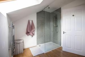 Et badeværelse på Swallows Lodge + 10 billeder