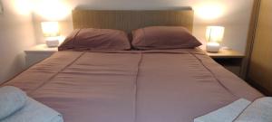 Giường trong phòng chung tại Lux Apartmans