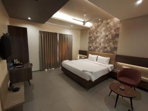 Ένα ή περισσότερα κρεβάτια σε δωμάτιο στο Shettar's Kusum Resort