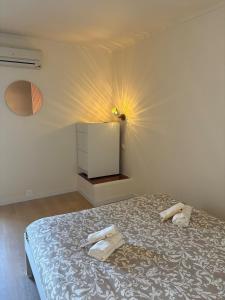 Postel nebo postele na pokoji v ubytování Cozy and chic apartment