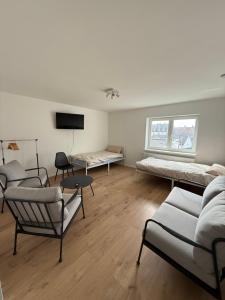 TV a/nebo společenská místnost v ubytování Monteur-Base Pirmasens