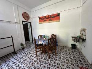Khu vực ghế ngồi tại Trishna Homestay +7 ảnh