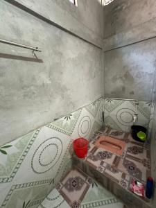 Giường trong phòng chung tại Trishna Homestay