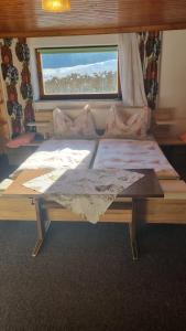 Una cama o camas en una habitación de Peaceful Mountain Double Room