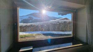 Vista general de una montaña o vista desde la habitación en casa particular