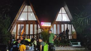 Επισκέπτες που μένουν στο Sikhri Kaziranga Homestay