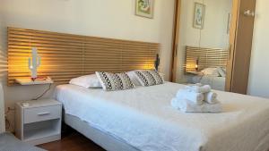 Una cama o camas en una habitación de ApartHotel Riviera - Liberte 1 - Grimaldi Promenade des Anglais 5mn - Supérieur 2 chambres AC - Emplacement Exceptionnel