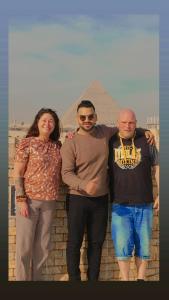 Επισκέπτες που μένουν στο desert Pyramids view inn