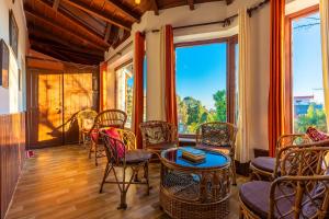 O zonă de relaxare la The Mukteshwar Manor