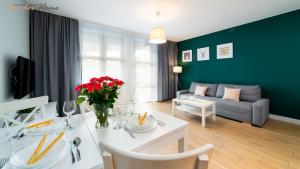 Χώρος καθιστικού στο Wonder Home - Apartamenty z balkonami i ogródkami, blisko stoku narciarskiego Karpatka i szlaków turystycznych