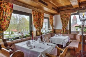 A restaurant or other place to eat at Hotel & Residence Hochriegel