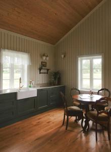 Fotografie z fotogalerie ubytování Historic Croft With Views Over Lake Mjøsa v destinaci Ottestad + 25 fotografií