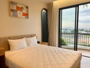 Ένα ή περισσότερα κρεβάτια σε δωμάτιο στο LUMI Reverside Hotel