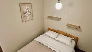 Ένα ή περισσότερα κρεβάτια σε δωμάτιο στο Central Station Apartments