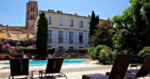 Πισίνα στο ή κοντά στο Logis Hôtel Restaurant de Bastar