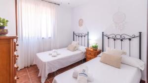 En eller flere senge i et værelse på El Ramal Arriate by Ruralidays + 27 billeder