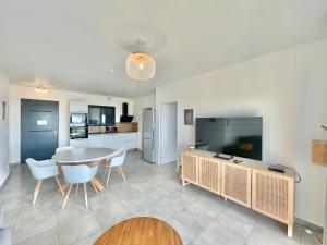 Η κουζίνα ή μικρή κουζίνα στο Appartement Tour d'Omigna Cargèse