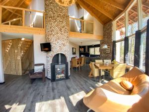 Et opholdsområde på Luxe vakantiehuis Drenthe 10 pers Hottub + 31 billeder