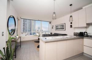 Kuchyň nebo kuchyňský kout v ubytování Acogedor y Hermoso Depto de 1D a Pasos Del Mar Con Estacionamiento Techado