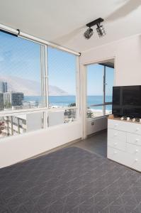 TV a/nebo společenská místnost v ubytování Acogedor y Hermoso Depto de 1D a Pasos Del Mar Con Estacionamiento Techado