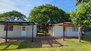 Το κτήριο όπου στεγάζεται  η παραθεριστική κατοικία