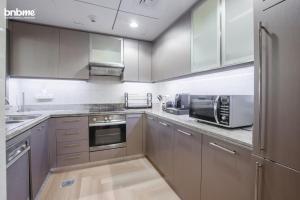 Una cocina o cocineta en bnbmehomes - Stand Point Tower A