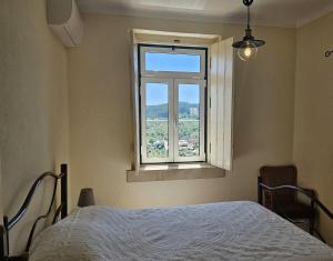 Ένα ή περισσότερα κρεβάτια σε δωμάτιο στο Quinta do Penedo- Refúgio de Charme e Natureza +29 φωτογραφίες