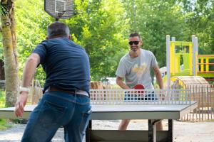 Gæster der bor på Chalet bois 5 Domaine Les Epinettes