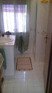 アレネッラにあるVilletta Smeraldaのバスルーム(シャワー、シンク付)